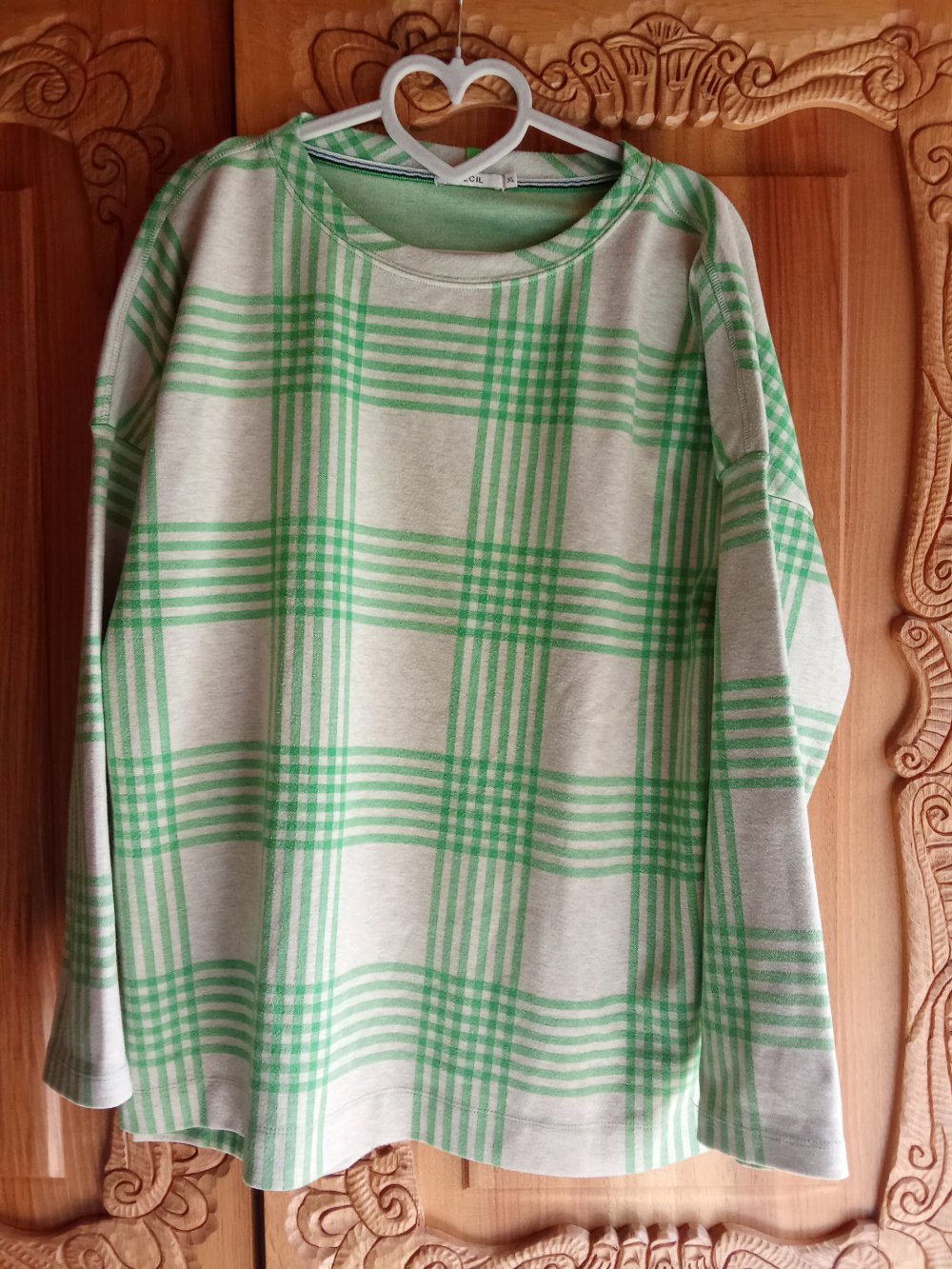 Pullover grau grün kariert 