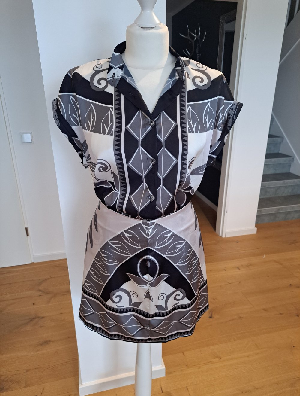 Shein zweiteiliges Outfit Set Bluse Rock gemustert