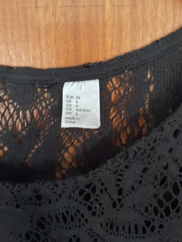 Schwarzes Spitzenkleid *Mengenrabatt*