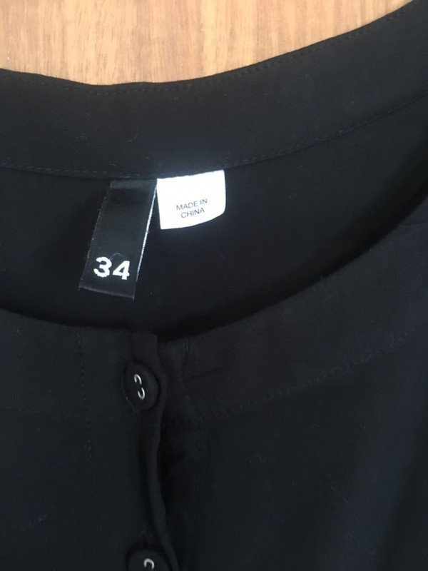 Schwarzes Kleid aus Viskose *Mengenrabatt*