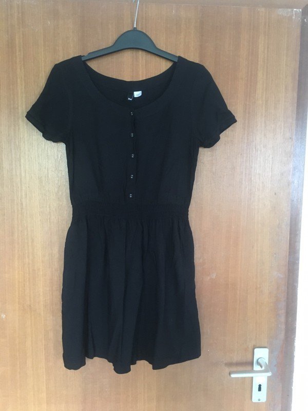 Schwarzes Kleid aus Viskose *Mengenrabatt*
