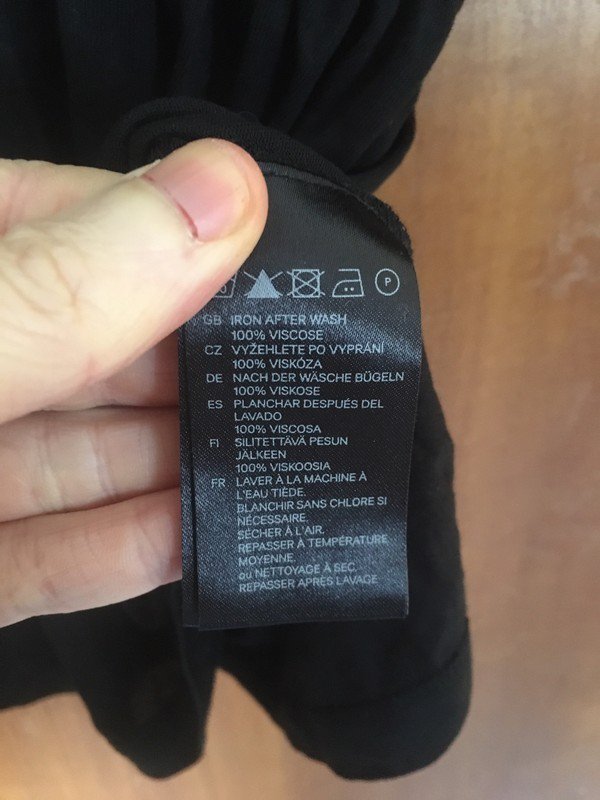 Schwarzes Kleid *Mengenrabatt*