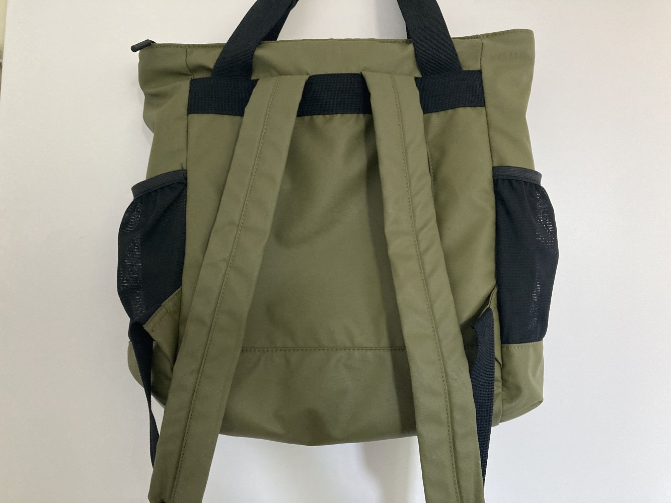 Wasserfester Rucksack olivgrün von An other A
