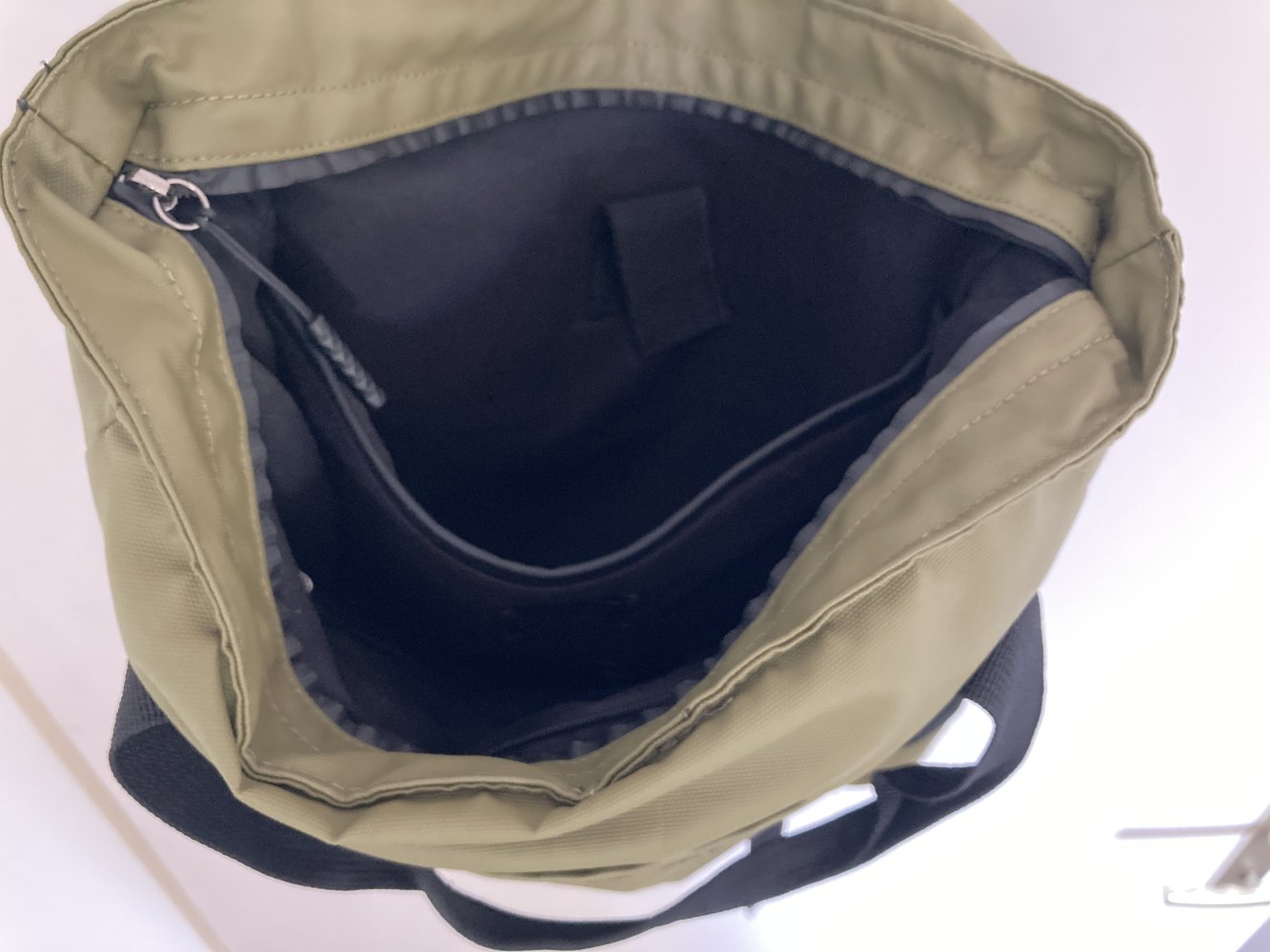 Wasserfester Rucksack olivgrün von An other A
