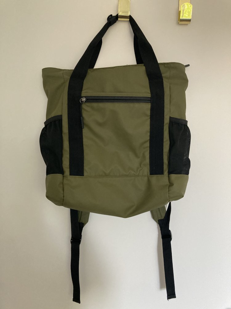 Wasserfester Rucksack olivgrün von An other A
