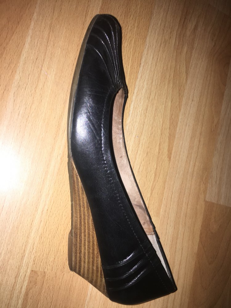 Schwarze Wedges