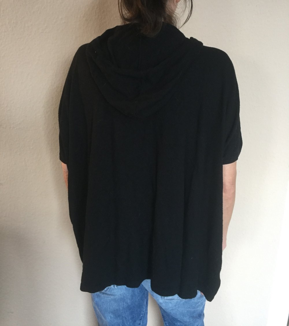 Vestino Hoodie Pullover Gr.L Kurzarm schwarz in Poncho Optik, kuschelig weich und lässiger Schnitt
