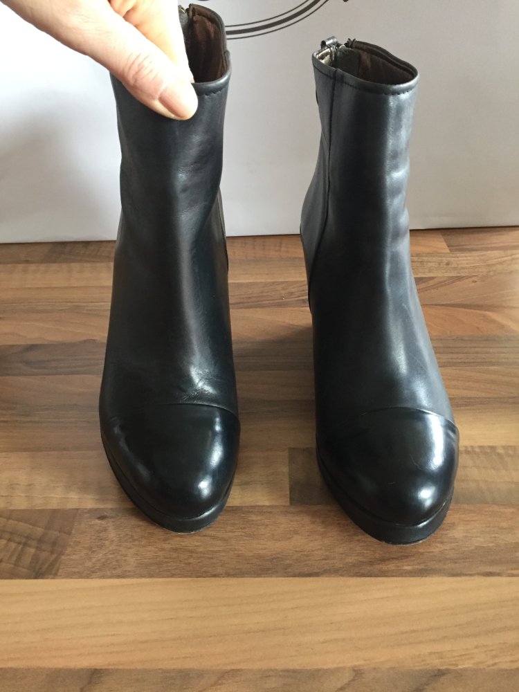 Gerard Darel Voll Leder Stiefeletten Gr.39 mit Keilabsatz schwarz mit Reißverschluss hinten