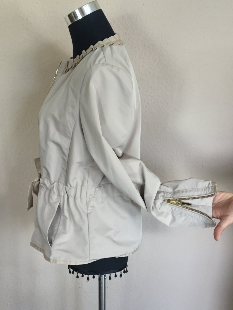 River Woods Übergangsjacke Gr.S leicht unterfüttert, kragenlos, mittig raffbar, Top Zustand, kaum getragen