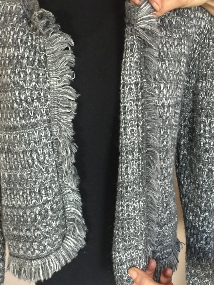 Coco Fashion Bolero Caridgan Gr.S grau weiß meliert mit Fransen, mit Silberfaden dezent durchzogen