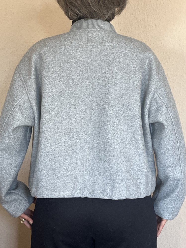 Zara Kurzjacke Gr.L ohne Kragen am Saum raffbar Farbe Hellgrau
