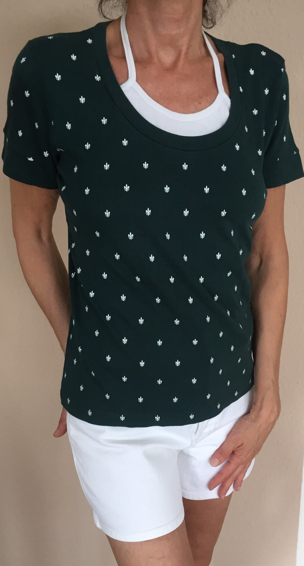 Multiblu 2 in 1 T-Shirt mit integriertem Neckholder Gr.L dunkel grün weiß mit Krönchen Wappen Muster