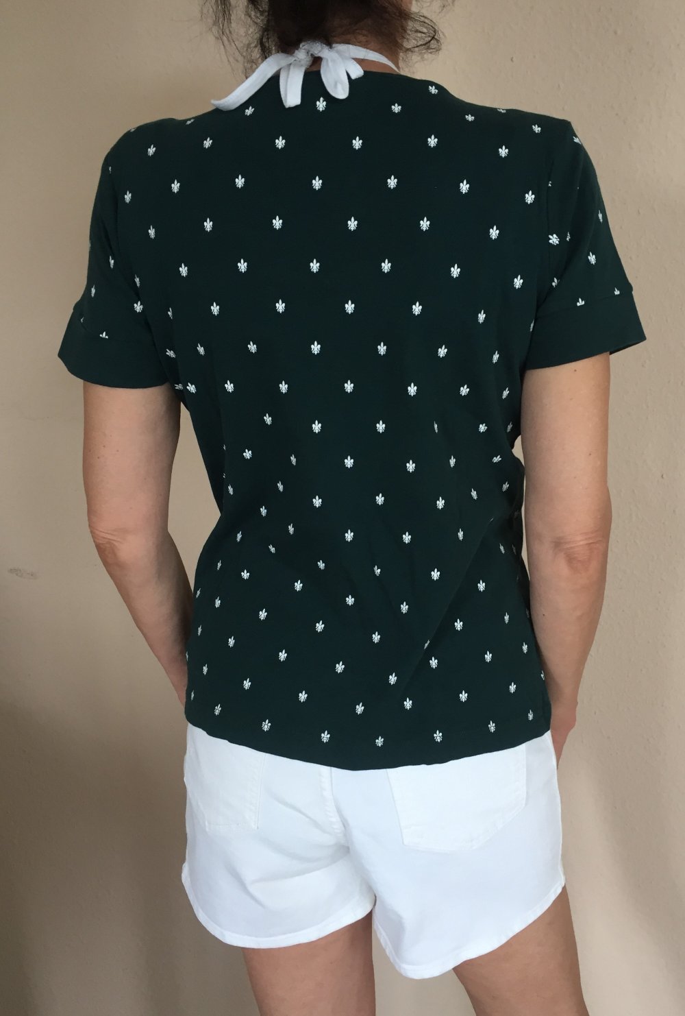 Multiblu 2 in 1 T-Shirt mit integriertem Neckholder Gr.L dunkel grün weiß mit Krönchen Wappen Muster