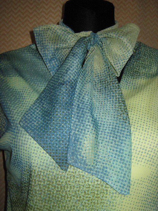 NEU mit Plastik- Etikett * 60er Jahre * Retro- Vintage- Style * Schluppen * Schleifen * Bluse 