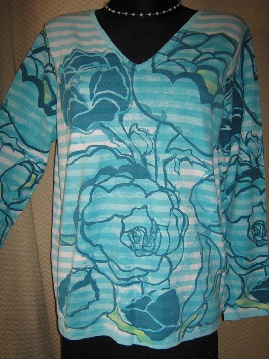 NEU * Romantik * Rosen * Blüten * Flower- Power * Streifen * DESIGNER * Feinstrick * V- Ausschnitt * Pullover Gr. 44- 46/ L * aqua- türkis *