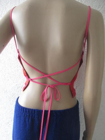 NEU * Indian * Goa * Boho * Hippe * Festival * Style * Blumen * Blüten * Stickerei * Streifen * Seiden Optik * Spaghetti-Träger * Bustier * Bauchfrei * Kurz * Corp * TOP 