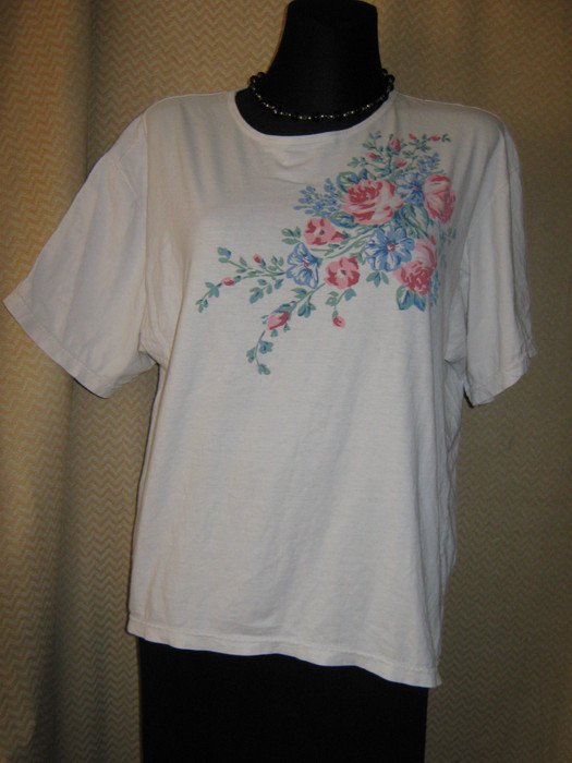 Original VINTAGE * Trachten * Folklore * Rosen * Blumen * Blüten * Romantik * DESIGNER * T-Shirt ''Francoise Saget'' Gr. 42- 46/ M- L * cremé-beige * alt-rosé- * blau * grün *