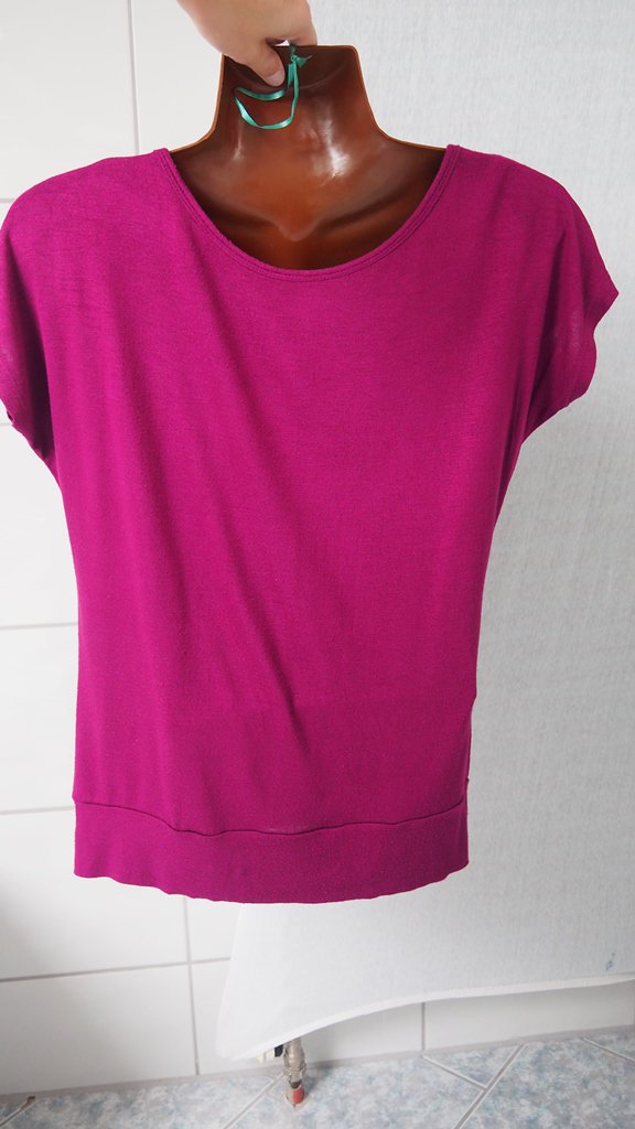 Violettes bis pinkes T-Shirt mit Paris Aufschrift und Glitzerpailetten
