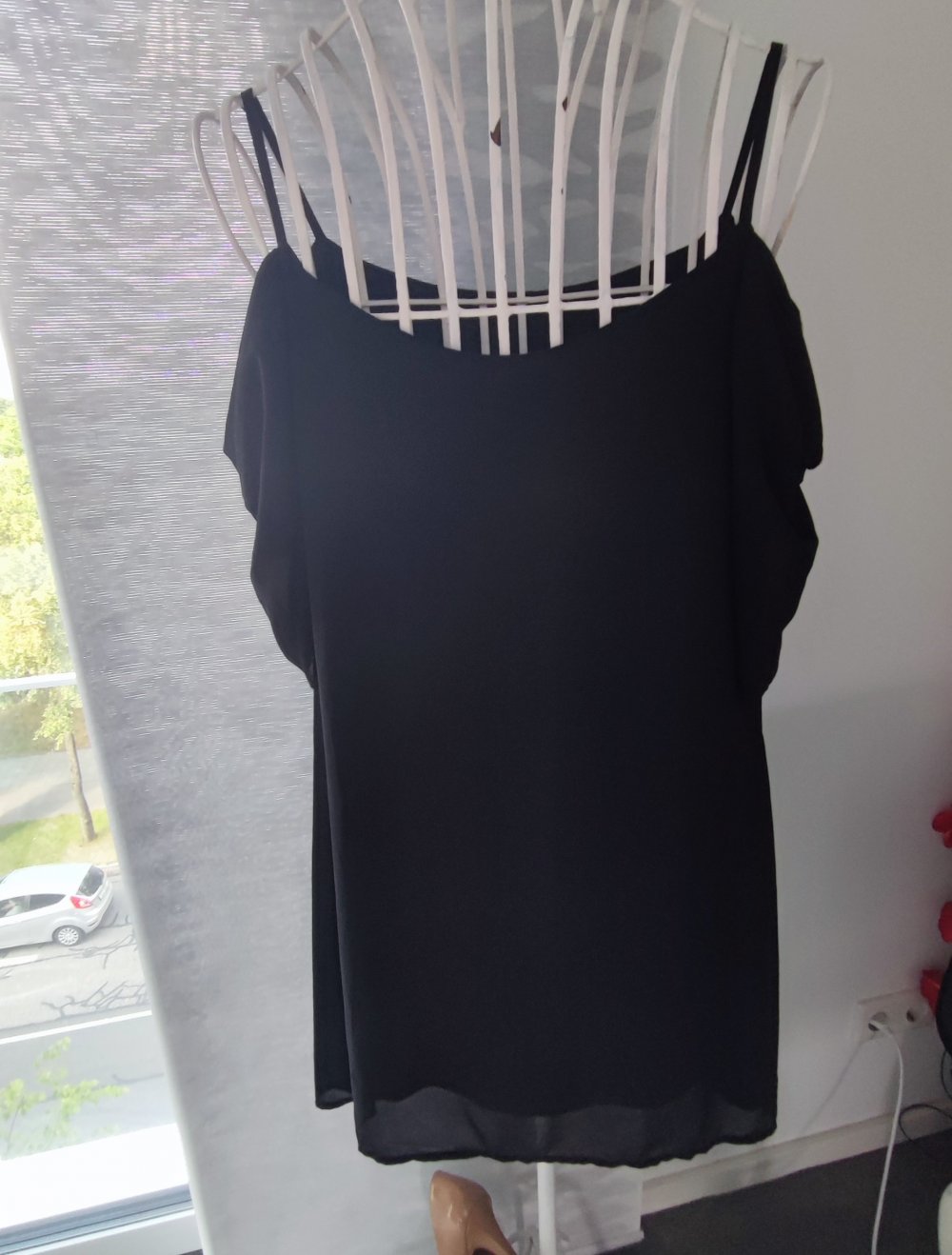 Schwarzes Kleid Cut-Out / Cold-Shoulder 38