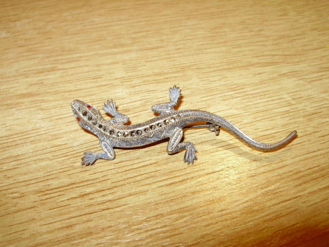 835 Silber Brosche Eidechse Granat Augen alt