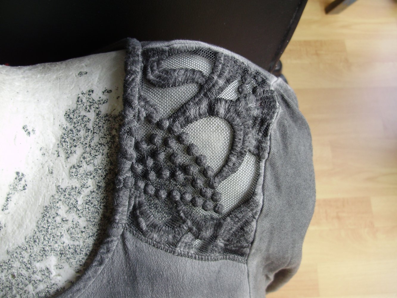 VETONO LongarmShirt Shirt grau Spitze ausgefallen I= M
