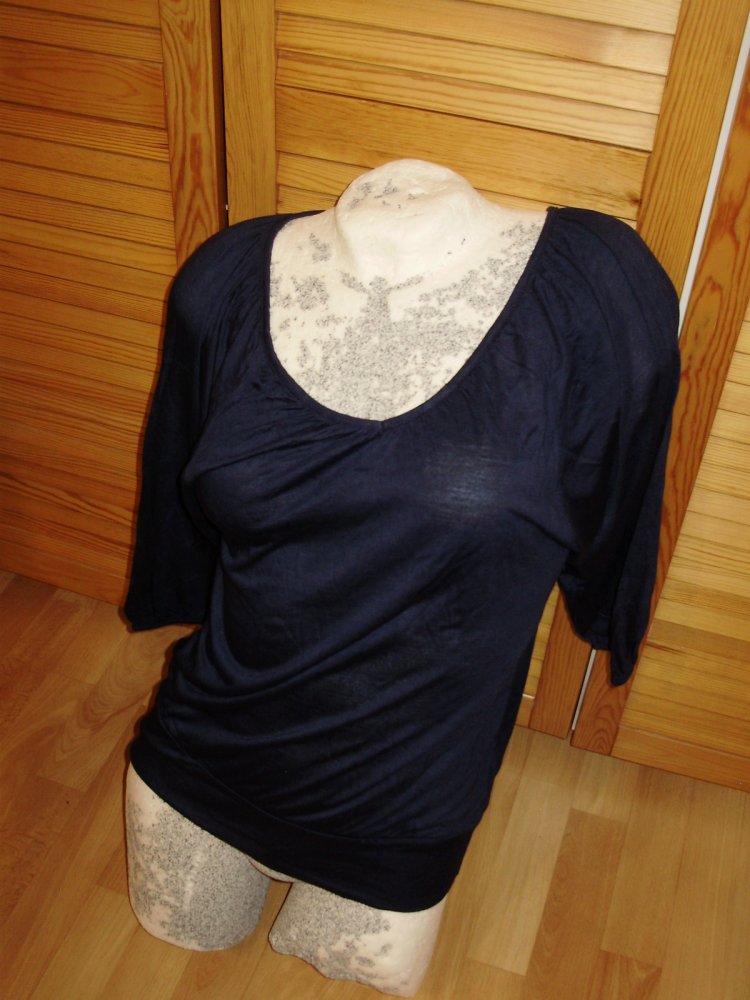 Shirt dblau locker V-Ausschnitt in Falten S passend