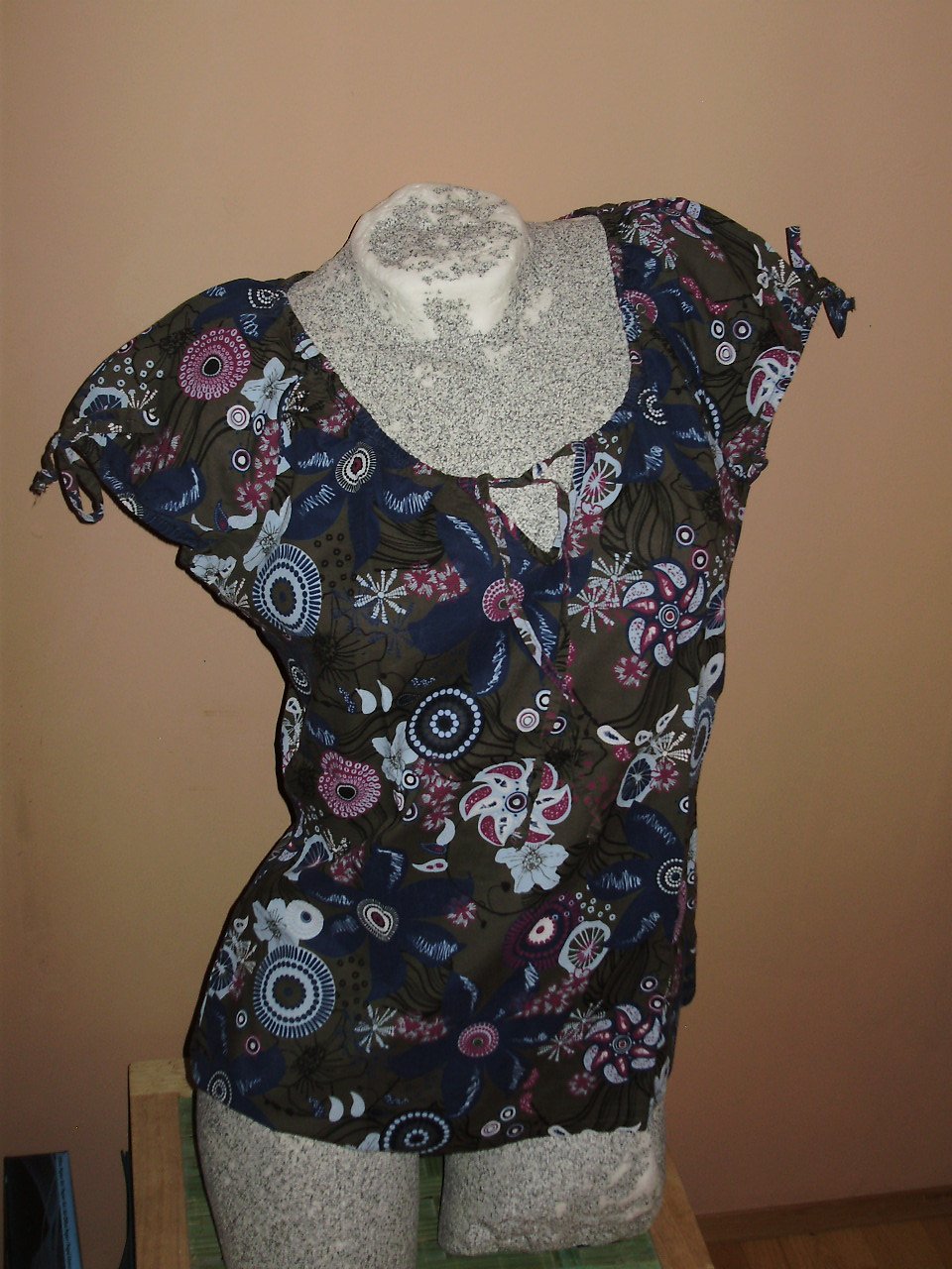 s. oliver Bluse KA khaki Blumen Gr 36 wie neu