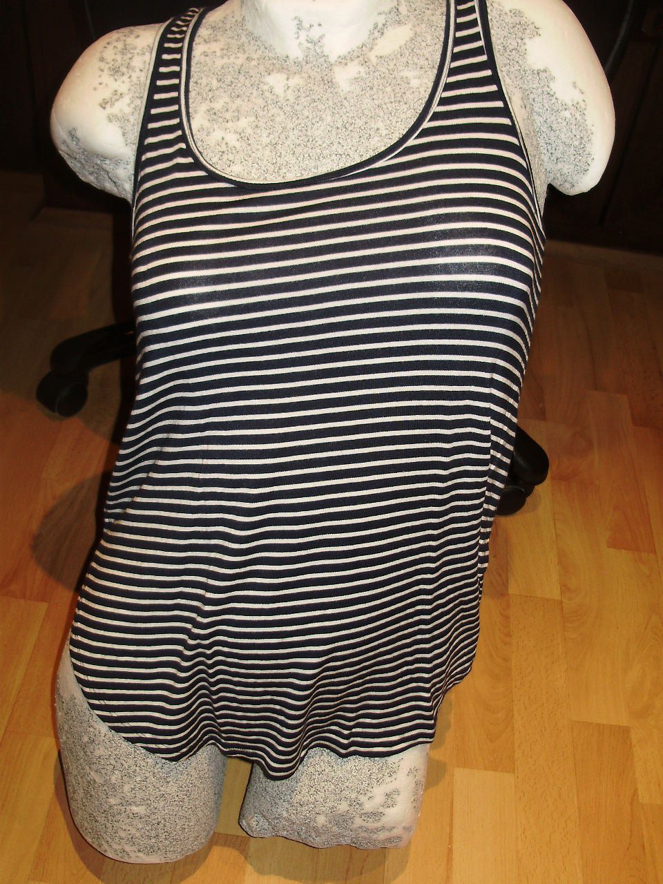 Hollister Top blau weiß Streifen Blumen interessanter Rückenausschnitt XS = S Wie neu