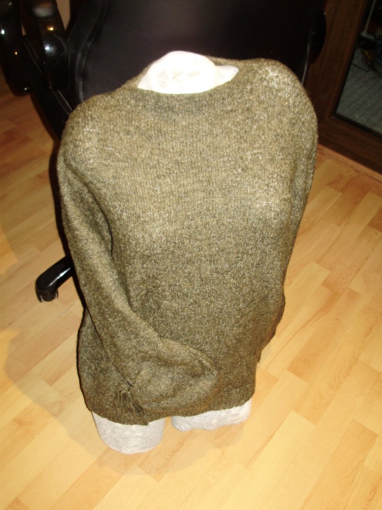Reserved Pullover grün meliert kuschelig interessante Ärmel oversize Gr S