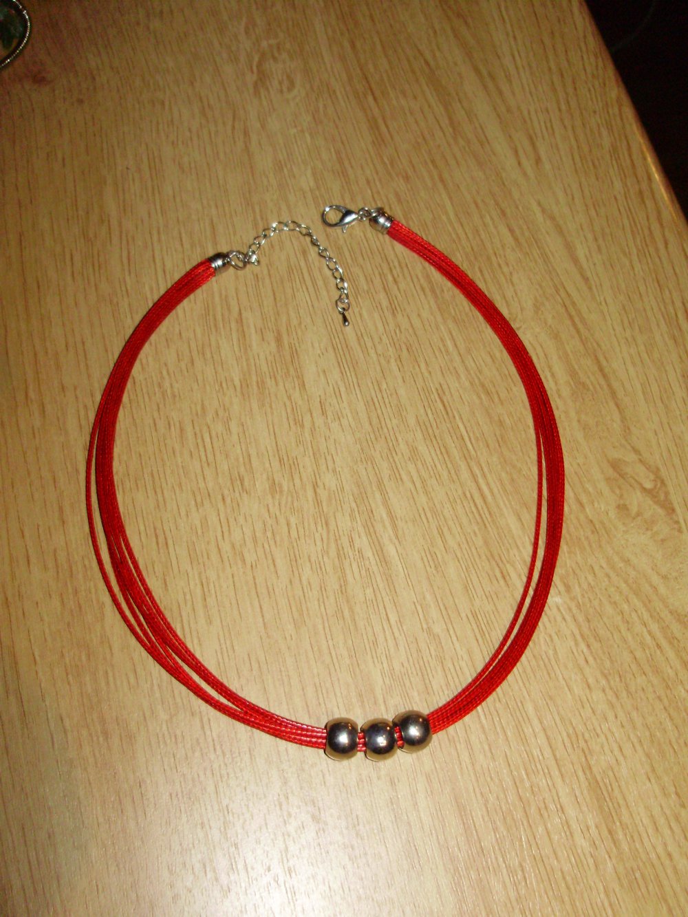Kette Collier rote Schnur silberne Perlen wie neu