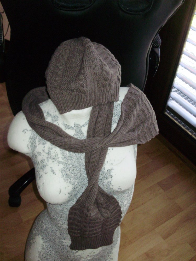 Winter-Set:  Schal + Mütze braun