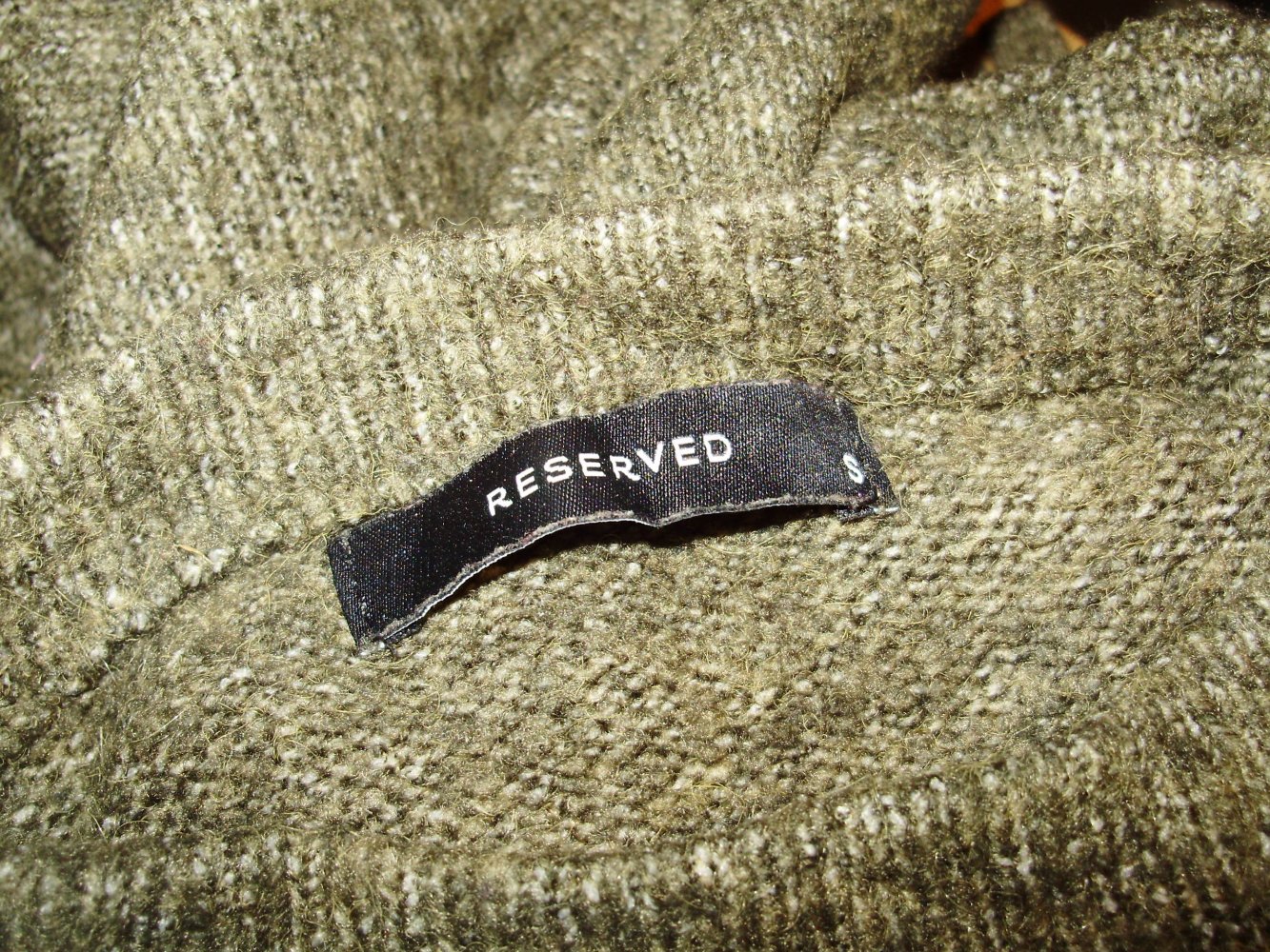 Reserved Pullover grün meliert kuschelig interessante Ärmel oversize Gr S