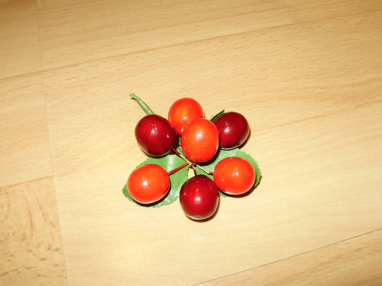 Vintage Brosche Beeren rot 7 Beeren 60-er Jahre