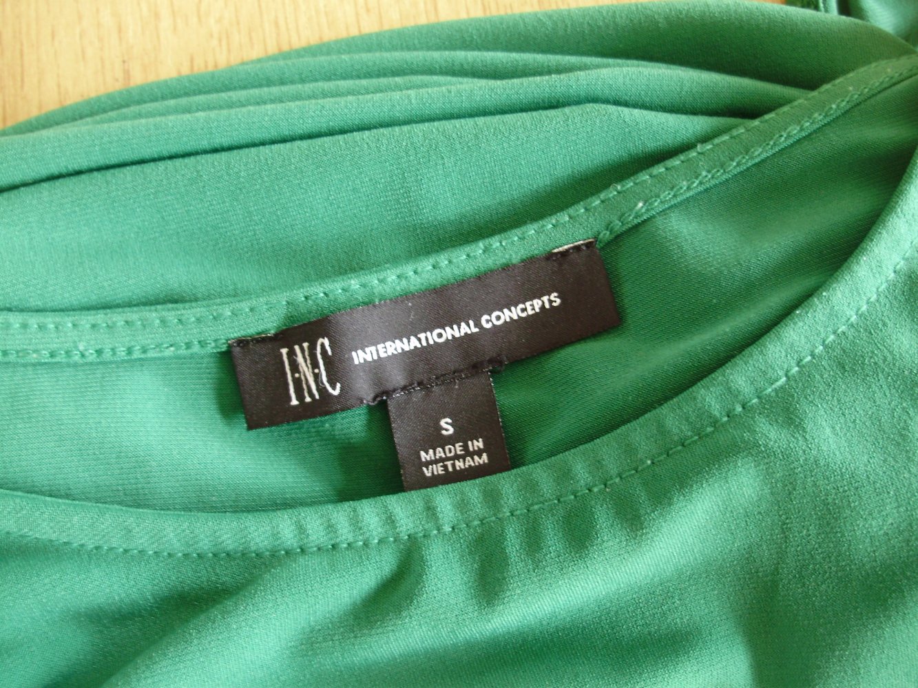 INC Shirt grün Raffung S