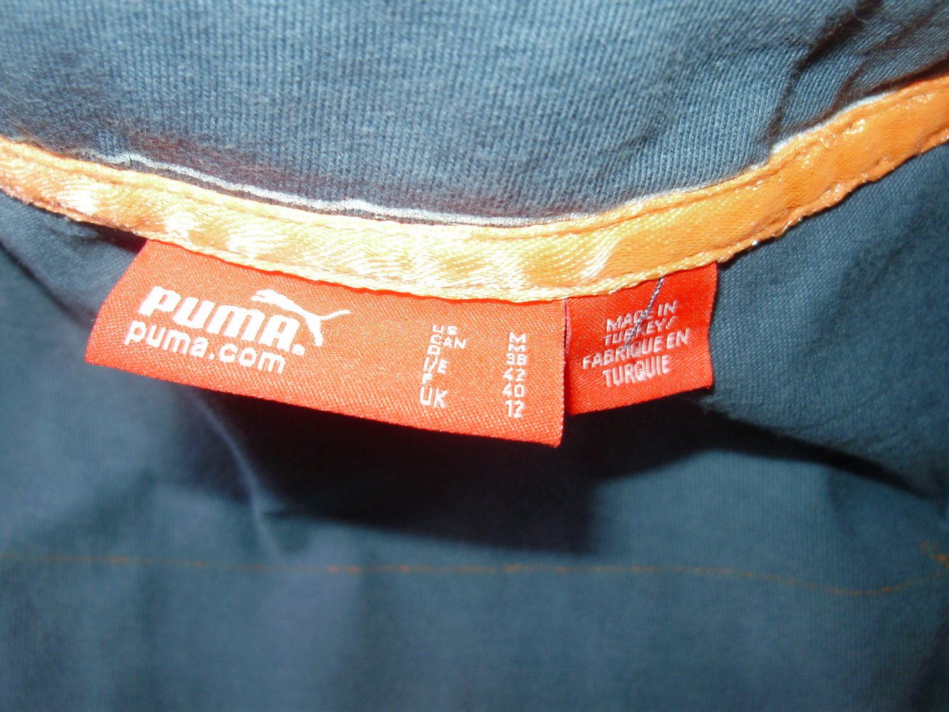 Puma Shirt grün ausgefallen Rundausschitt Kragen M wie neu
