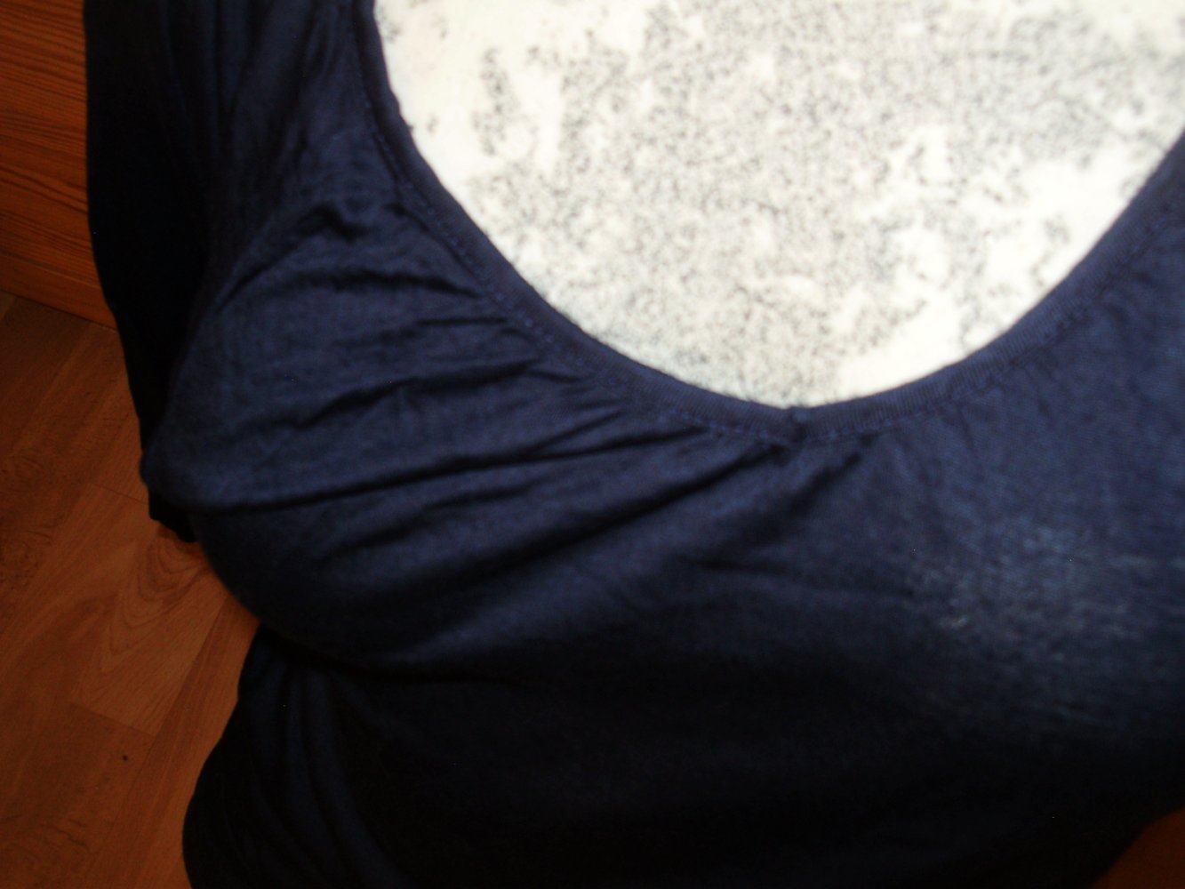 Shirt dblau locker V-Ausschnitt in Falten S passend