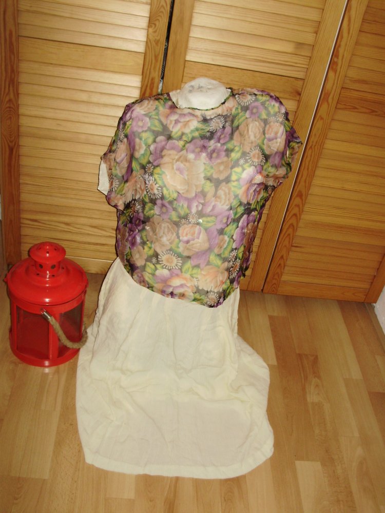 Outfit 8: Via Rock beige + Bluse beige + Oberteil zart 40