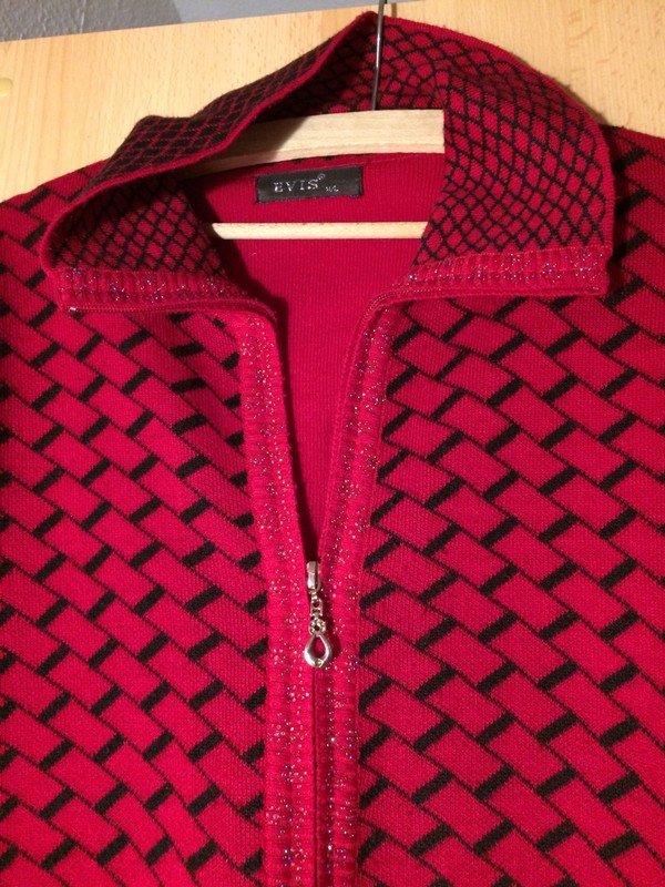 Rote Strickjacke mit Grafikmuster, M-L