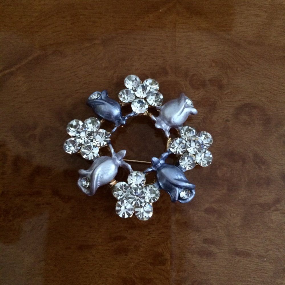 Schöne Blumen Brosche