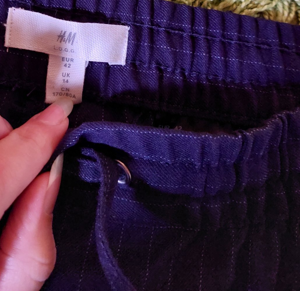 Blaue Stoffhose