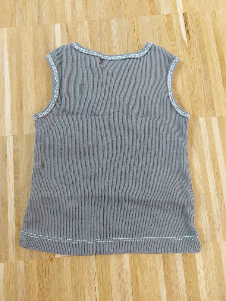 kurzes Sommeroutfit, bestehend aus kurzer Jeans und Achselshirt, Gr. 68