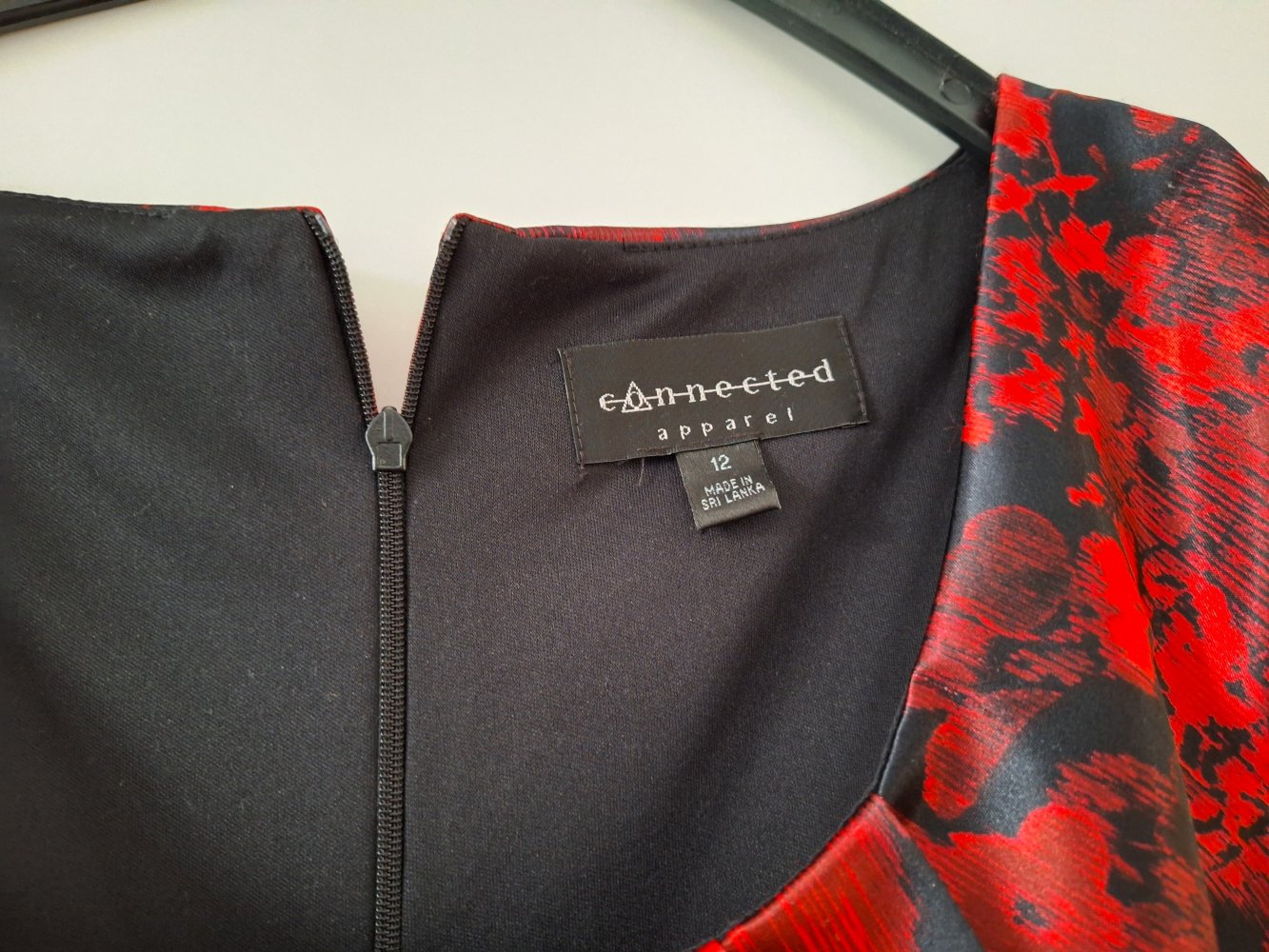 schwarz-rotes Etuikleid mit roten Rosen, Gr. 12 connected apparel