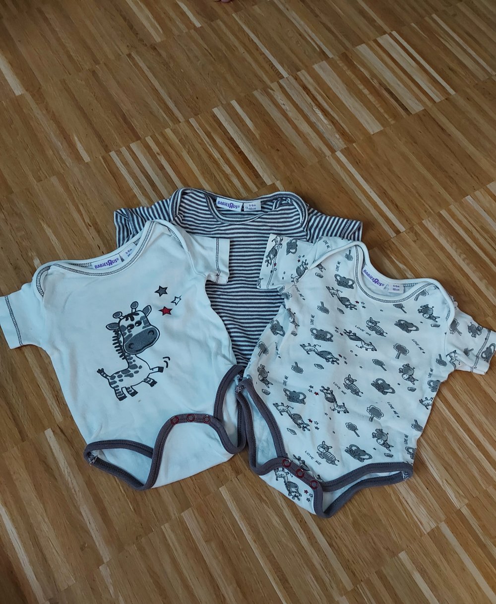 3-er Set kurzärmlige Bodys in weiß/grau Gr. 68 (Giraffenmotive)
