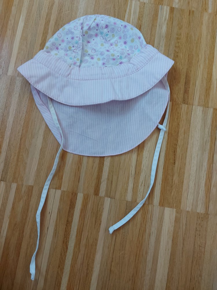 rosa gemusterter Sommerhut mit Nackenkrempe für Babys, Gr. 45 mit Schnüren