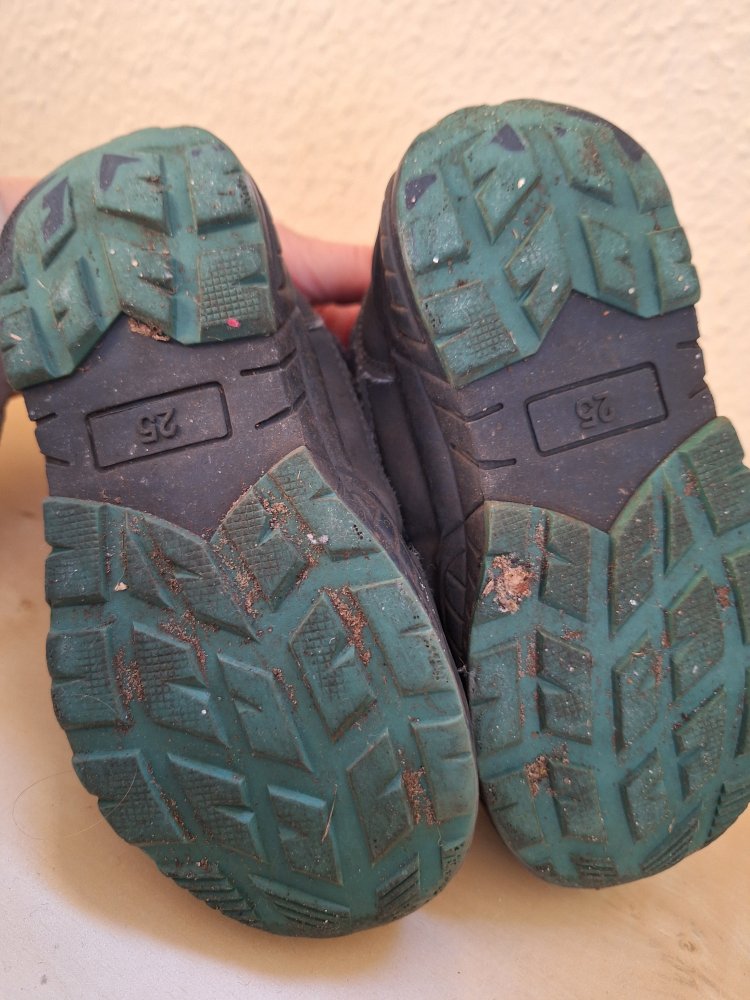 Gefütterte Winterstiefel, Gr. 25 waterproof