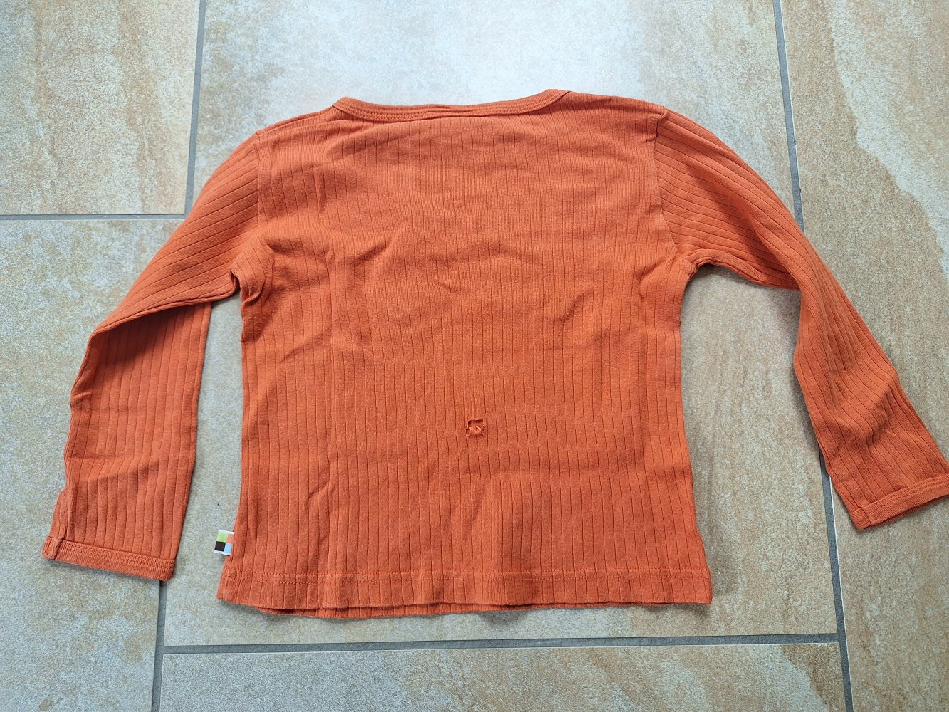 orangefarbener Pullover mit Kängurus, Gr. 98/104 gerippt, unisex