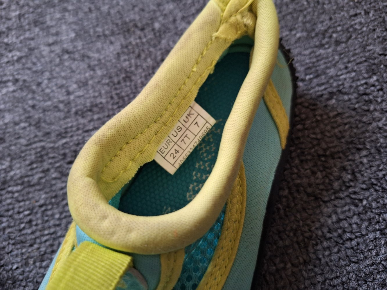 Aquaschuhe Gr. 24 Wasserschuhe