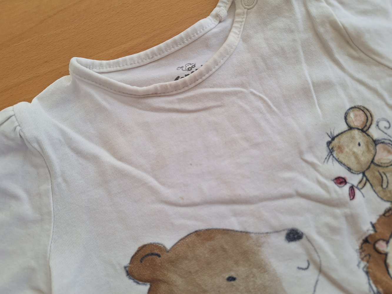 Schön geschnittener Pullover mit süßen Wilditeren, Gr. 80