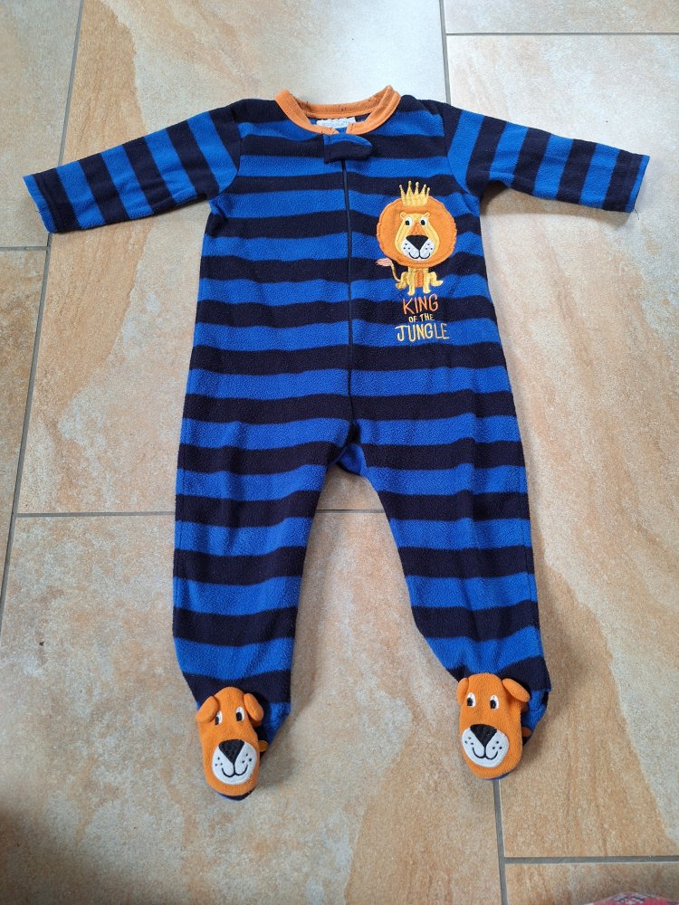 Warmer blau-schwarz gestreifter Pyjama 