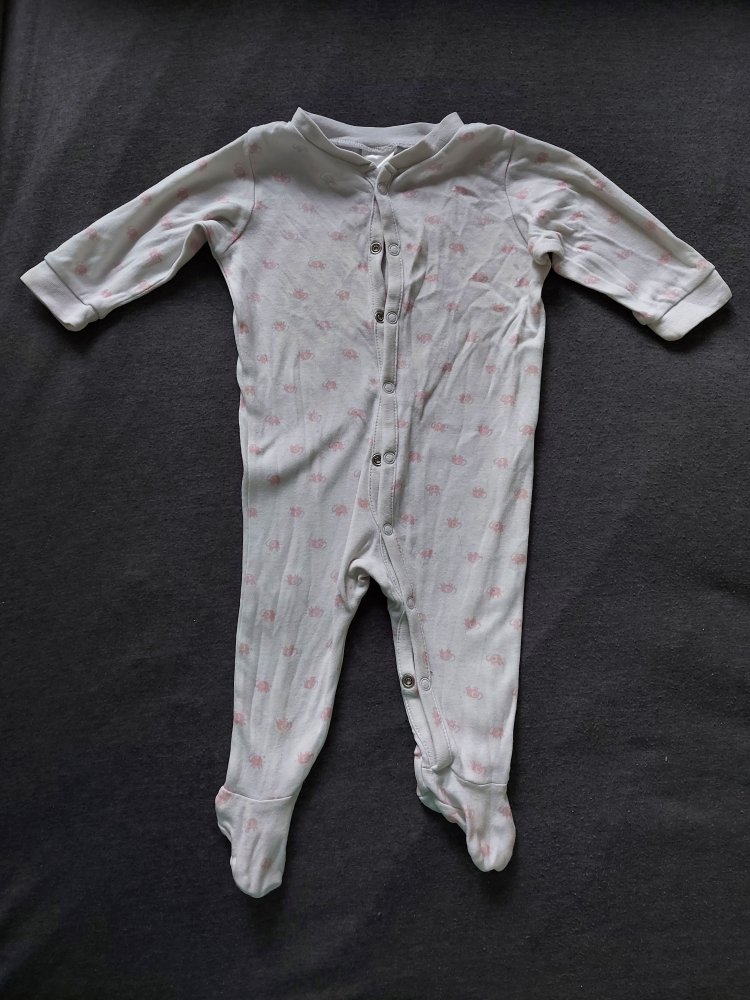 weißer Baby-Schlafanzug mit rosa Elefanten Gr. 62